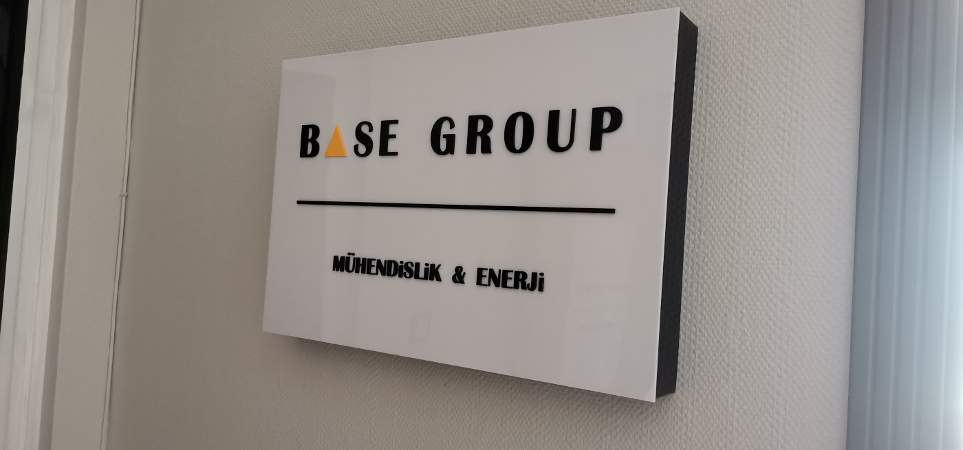 ofis tabela imalatı, ofis tabela modelleri, ofis pleksi tabelası, ofis kapı tabelası, ofis tabela fiyatları, ofis tabelası, tabelacı,