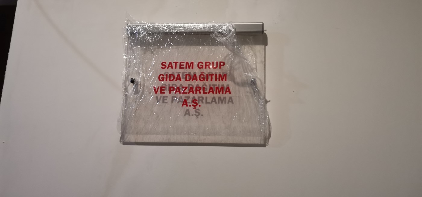 ofis tabela imalatı, ofis tabela modelleri, ofis pleksi tabelası, ofis kapı tabelası, ofis tabela fiyatları, ofis tabelası, tabelacı,